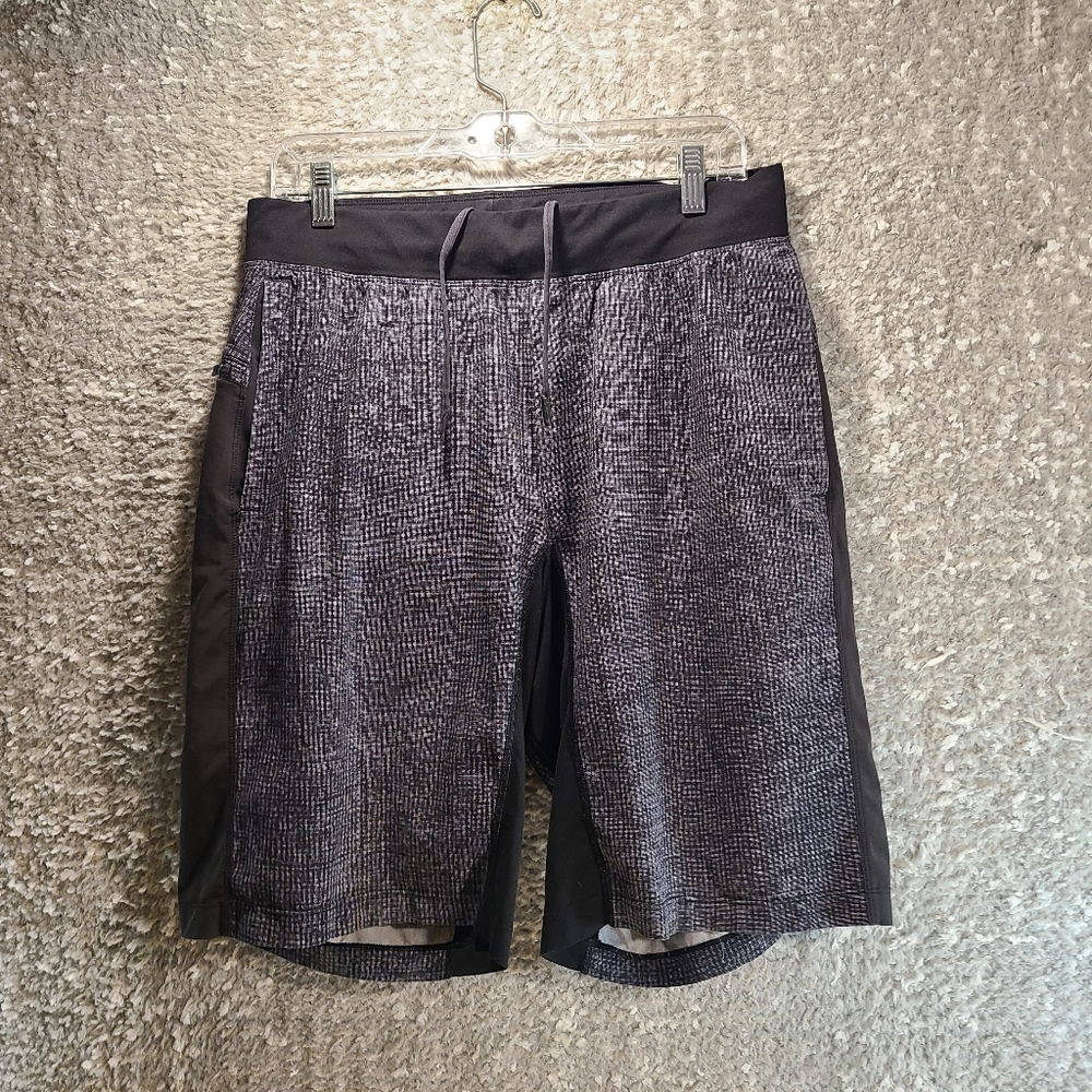 Lululemon T.H.E. Linerless Athletic Shorts Gray/Black Print Men's Size Large